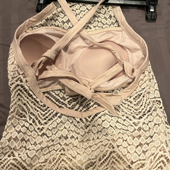 One piece lace bathing suit - Picture 6 of 8